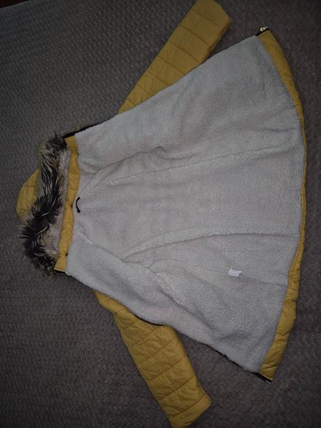 Žltá vetrovka, 140