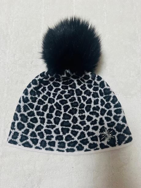 Zimná čiapka s brmbolcom a striebornou niťou r-jet,