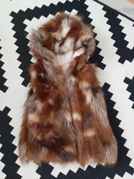 Dokonalá kožušinková vestička od nextu na 4-7r., next,122