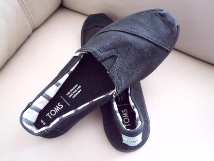 Toms čierne plátené 3-3,5, 36