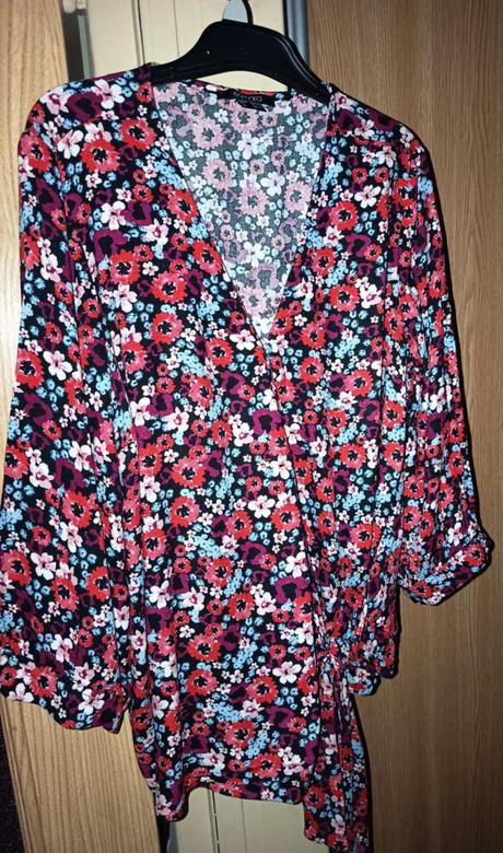 Blúzka so zavinovacím motívom, esmara,38