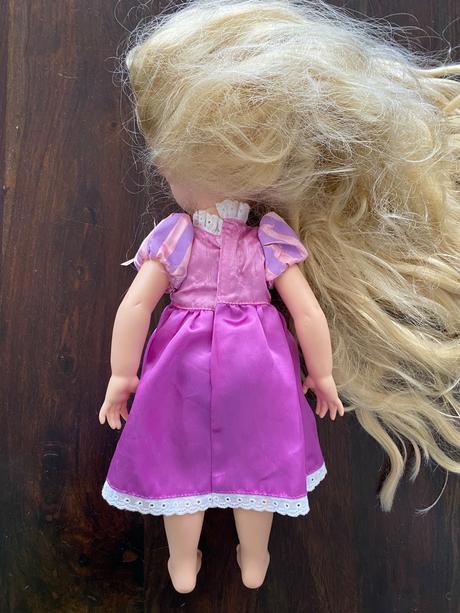 Rapunzel z disneystore,