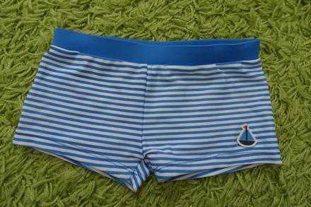 Plavky s loďkou, 86