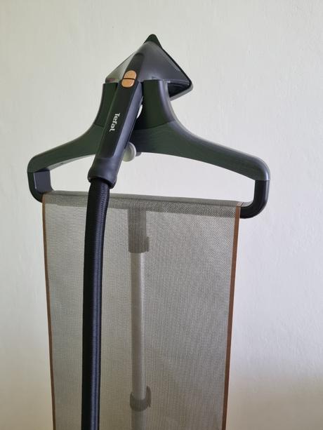 Naparovač odevov žehlička, tefal