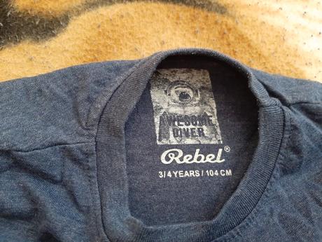Tricko krasne rebel, rebel,104
