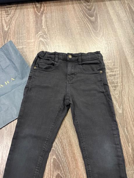 Zara čierne vyšuchane rifle na 4-5 rokov, zara,110