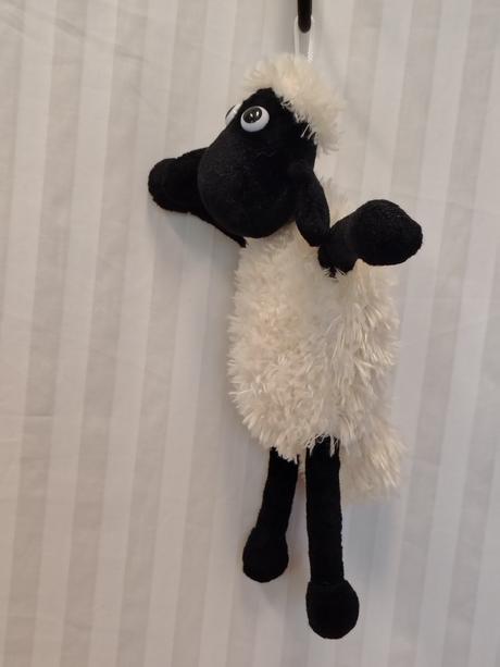 Plyšová ovečka shaun s pútkom, nici, 31 cm,