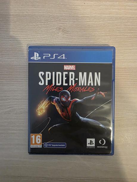 Ps4 pro s hrami,