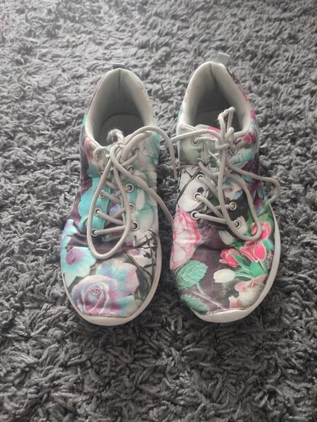 Kvetinové tenisky, 38