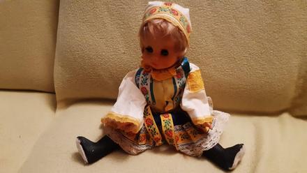 Predám bábiku v kroji., 