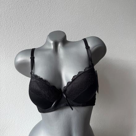 Mierne vystužená podprsenka s kosticou čierna 8860, 75b / 80b / 85b / 90b
