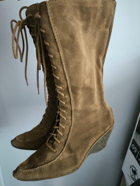 Hnedé kožené čižmy po lýtko v.39 sú asi 8x obuté,, deichmann,39