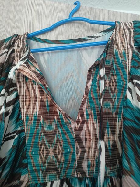 Ľahké letné šaty so širokými rukávmi,