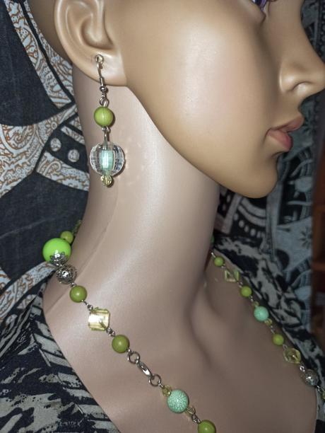 Náhrdelník a náušnice,