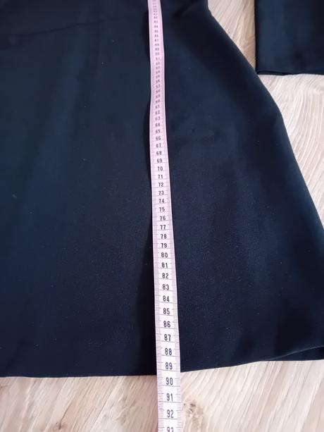 Šaty s volánikmi, m