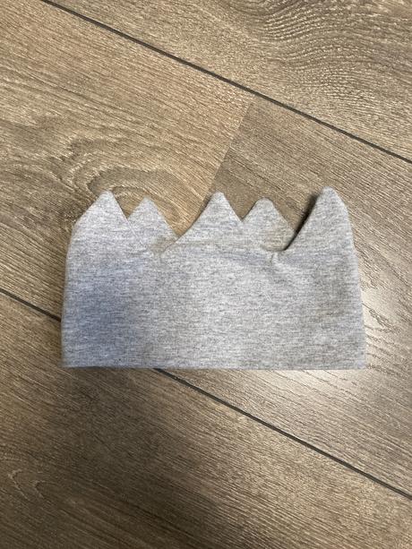 Šedá čelenka korunka, 68