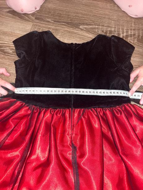 Spoločenské šaty, 128