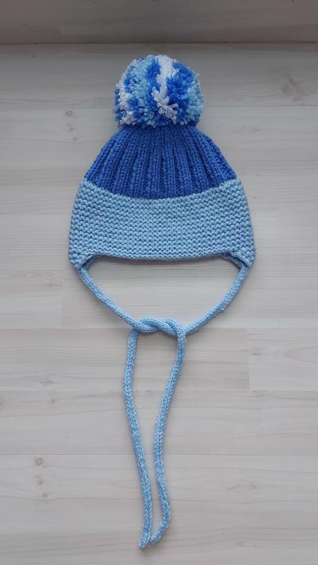 Štrikovaná čiapočka s brmbolcom, 68