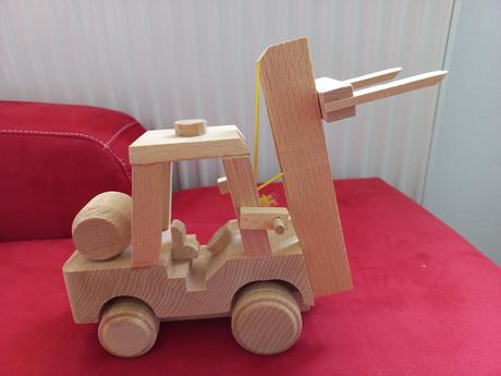 Dreveny vysokozdvizny vozik, 