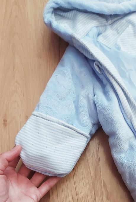 Baby blue overal, 62