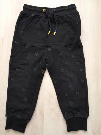 Tepláky s písmenami, reserved,104