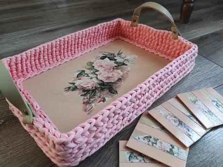 Hackovany podnos a 4 podsalky,