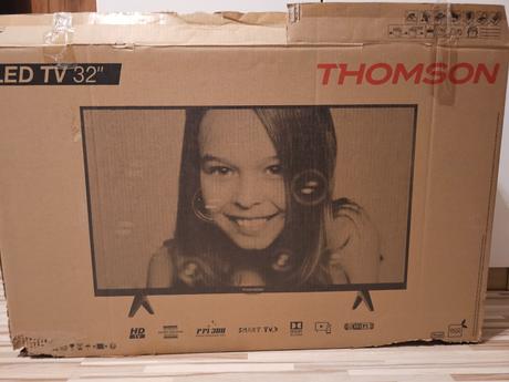 Predám konzolu ps4 a televízorom thomson 32hd5506, 