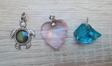 Prívesky z náhrdelníkov,