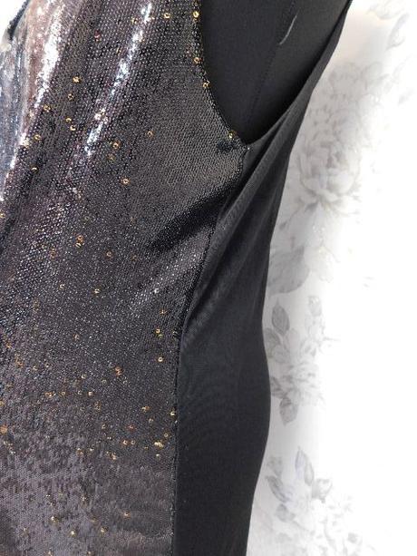 Velmi pekne flitrovane saty, 40