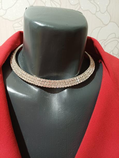 Krasne cervene saty, 38