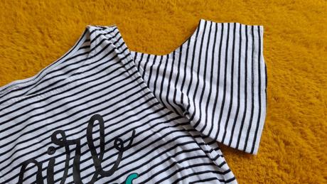 Prúžkované bavlnené šaty s výstrihmi na pleciach, 128