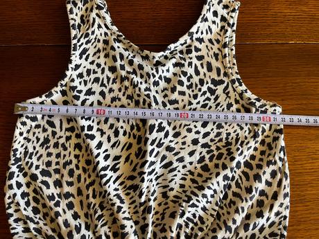 Letný overal vzadu s krásnym výstrihom, f&f,128