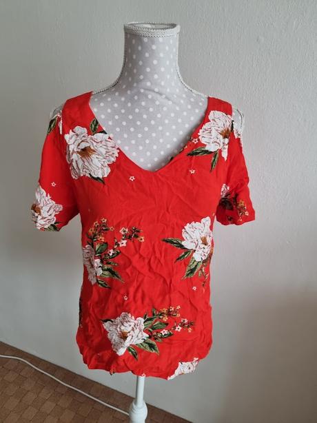 Červený top s otvormi na rukávoch 38, f&f,38