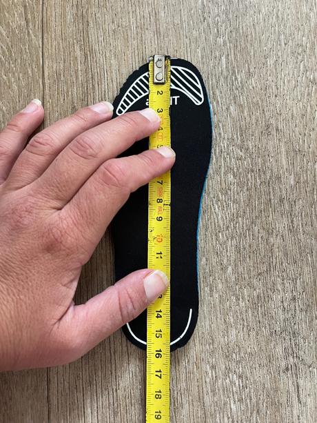 Snehule, adidas,25