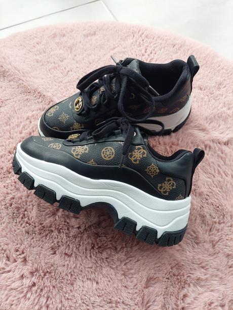 Guess botasky, guess,36