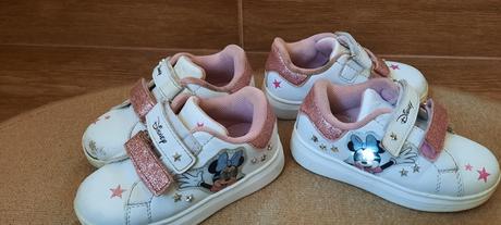 Dievcenske tenisky, 25