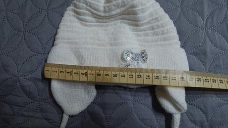 Pletena ciapka s brmbolcom a snurkami, 92