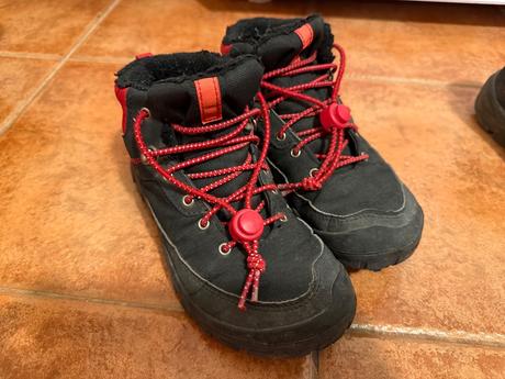 Nepremokavé turistické topánky zateplene prechodné, quechua,33