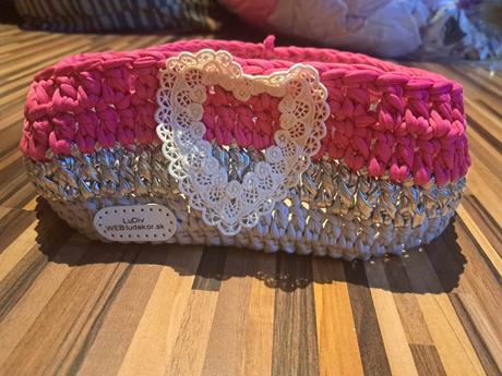 Ružovo-strieborno-sivý košík,