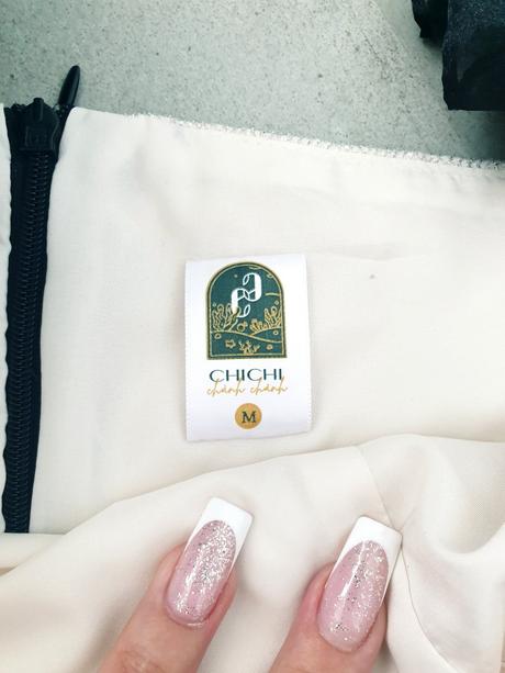 Extravagantné šaty s, s