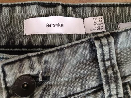 Nohavice v usa34,eur44, bershka,34