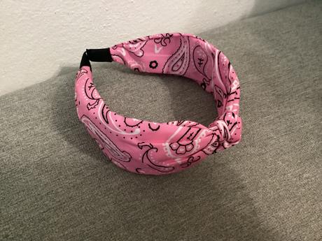 Jednoduchá bohémska čelenka s paisley vzorom,