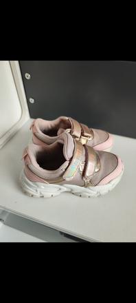 Dievčenské tenisky, 28