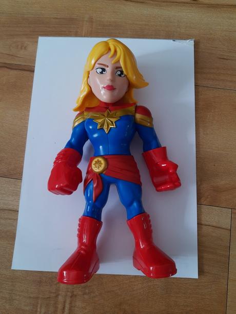 Postavičky hulk a super woman, 