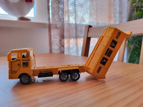 Nákladný sklápač zo sady vergionic 2412, 