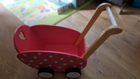 Drevený kočík janod,