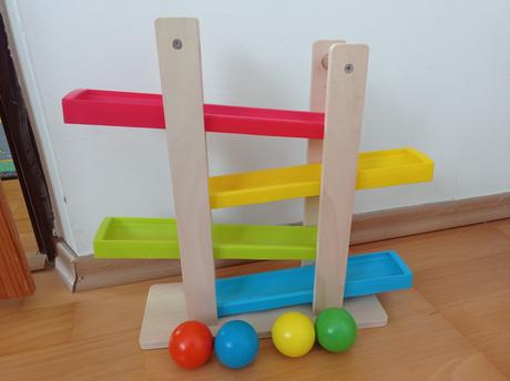 Drevená guľôčková dráha,