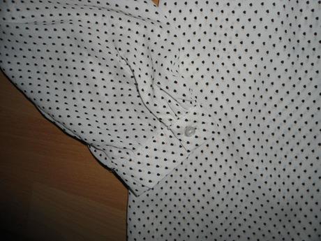 Biela bluzka s ciernymi bodkami, m