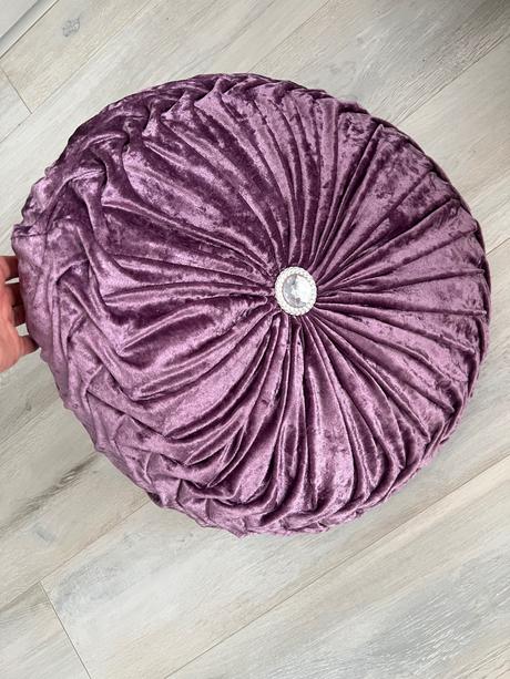 Krásne fialové zamatové vankúše 47 cm, 