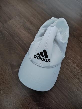Adidas šiltačka, adidas